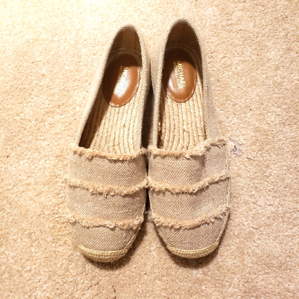 Michael by michael kors tan woven flats sz 5.5
